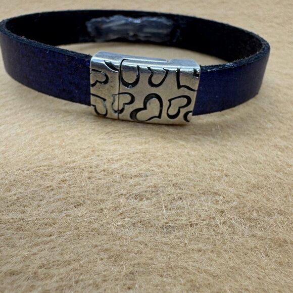 Blue Matelic Leather Zuni Bear Bracelet With Magnetic Fastener - Picture 4 of 6